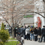 真鯛らーめん 麺魚 - 開店直後の列（平日１１：３０頃）