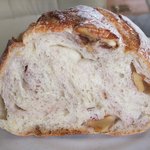 酵母と菓子やコハク - クルミ(別角度)