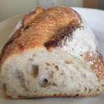 酵母と菓子やコハク - ライ麦(別角度)