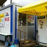 プレシア - 小さな店舗。駐車場は裏側にあります