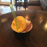 ジェラテリア アクオリーナ - モランペルー ノッチョーラ たんかんの3種盛り（630円）