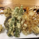 やぶ重 - 天ぷらもきちんと揚げられています。