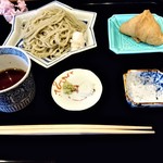 祇園もりわき - 『自家製の十割蕎麦』と『いなり寿司』～!! つなぎ（小麦粉）を使っていないのに、ツルツルシコシコしていてのど越しも良いお蕎麦どすえぇ～♪( ^o^)ﾉ