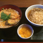 武蔵野 - 天とじ丼590円と温かいミニそば