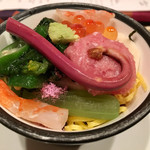 観山聴月 - ミニサイズですが、「観山風花ちらし」もなかなか豪華！！