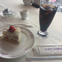 東京會舘 銀座スカイラウンジ - 2017年4月。ショートケーキセット。アイスコーヒーとケーキで1100円。