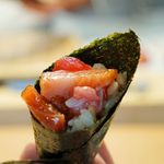 鮨 猪股 - マグロ全部入りの手巻き 有明の海苔で