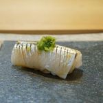 鮨 猪股 - 横須賀走水のカンヌキ赤酢〆（サヨリ）