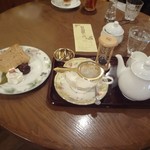 紅茶浪漫館シマ乃 - さくらのシフォンケーキ　ドリンクセット
