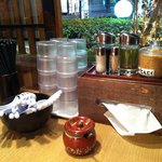 丸源ラーメン - テーブルの上