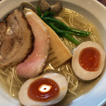 らーめん専門 うしおととり - 前の週の限定。浅利塩SOBAと味玉。優しいスープと旨味の詰まった味玉がサイコー。