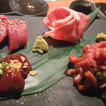 BAKURO - 牛刺し盛り合わせ(ユッケ、レバー、ハツ、トロ刺し)