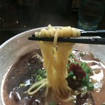 横浜家系ラーメン 作田家 - 本氣ブラック　麺のアップ