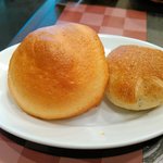 鎌倉パスタ - パンは食べ放題でお店の方が持って回ってくれているのをチョイスします。