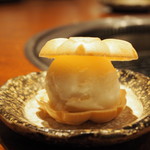 肉家かぐら - バニラシャーベット最中