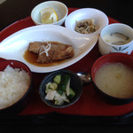 味わい処 湯樂 - 煮魚定食 ¥734