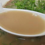 まる八ラーメン - スープ