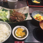 Iroriyaki Tamano Ya - 牛香味焼肉定食 950円