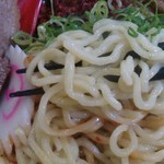 Menzubamogu - 地獄油そば並盛（150ｇ）750円　麺アップ