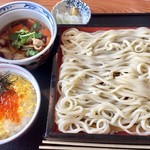 藍屋 - 豚肉つけ汁うどん896円 、小いくら丼486円