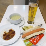 Lufthansa Business Lounge Z50 - フランクフルトでホットドッグ！