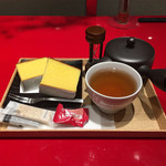 イッピン カフェ - おやつカステラ、ほうじ茶 2016/04/12