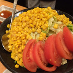 焼肉問屋 牛蔵 - トマトコーンサラダ
