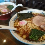 かまや食堂 - 大盛りと普通盛り