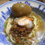 度小月担仔麺 - 煮卵乗せ