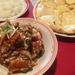 アーチャーラ - チキンジャーナジリカリーのセット。ナンをチーズナンに変更。