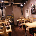 ホルモン焼もんもん - 店内