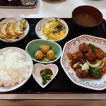 Gyouza No Oushou - 酢豚セット982円(ちょっと食べかけ)