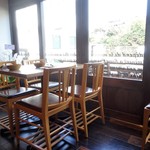 レ ファーブル ボンジュール - テーブル席