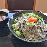 みのり家 - 釜揚げしらす丼｡生しらすは5月末からの予定｡