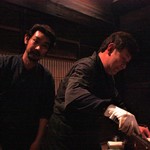 柳家 - ご主人 と 弟 さん。お料理の美味しさと、お話で 柳家さんの 癒しの空間に引き込まれます。