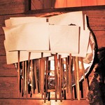 柳家 - 本日の お料理の素材が丁寧に紙で包まれています。