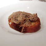 コート ドール - アミューズ：猪のリエット。野趣あふれる味わい