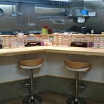 拉麺開花 - カウンター席は席間にアクリル板を設置し、6席に間引いております。