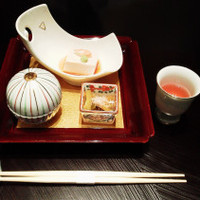 蒼樹庵 - 先付け
                 桜花豆腐
                 蛍烏賊時雨煮
                 花山葵酢漬け