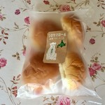 マックスバリュ - 料理写真:酪農バターロール、232円です。