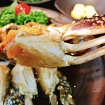 ハムチョ・カンジャンケジャン - 早速ケジャンをお口にイン！シャリ・・・中の方まだシャーベット状態やんｗｗ