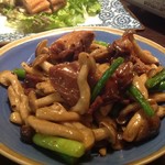 八王子 風味 - 砂肝とニンニクの芽の炒め物