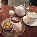 ラドンナ原宿 - ケーキとアイスクリームのデザートとダージリンティー　2017.4