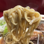 ラーメン二郎 - 麺箸上げ