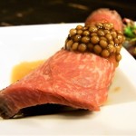 KAKIYA シェル＆シュリンプ - ローストビーフとタスマニア産マスタード