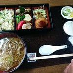 そば処　おきな - 温かいお蕎麦の場合の里山弁当