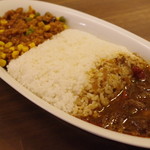 CAFE DE MOMO - ビーフカレー、辛いキーマカレー