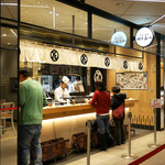 立食い寿司 根室花まる - 店内の様子