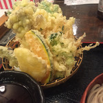 手打出雲そば いいづか - 天ぷらたっぷり