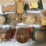 Patisserie NOEL - ひまわりの種・塩・チョコチップ・マーブルクッキー、栗・あんず・あんず・プレーンのバターケーキ、ガトーオレンジ、ヌス、カップケーキ